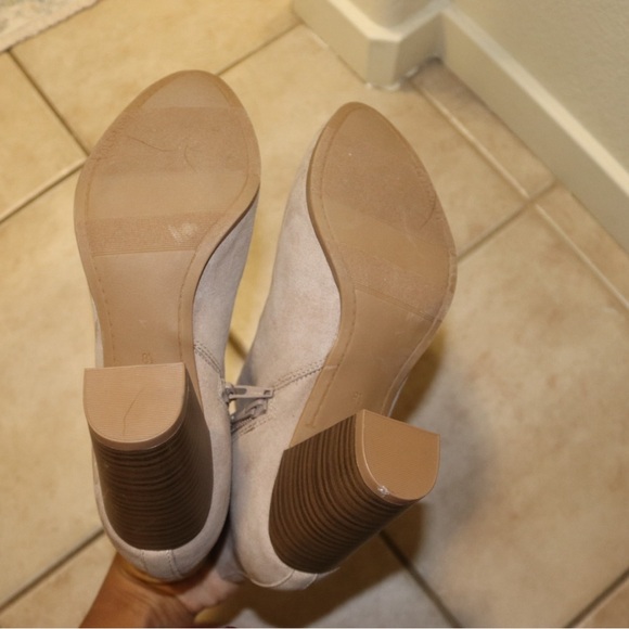 Light tan ankle booties - Picture 1 of 2